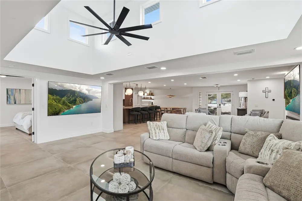 3896 42ND AVENUE S St Petersburg, FL 33711
