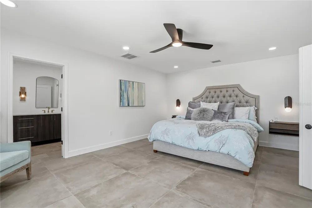 3896 42ND AVENUE S St Petersburg, FL 33711