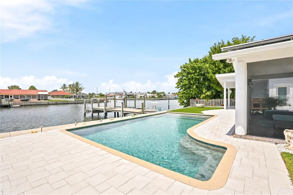 3896 42ND AVENUE S St Petersburg, FL 33711