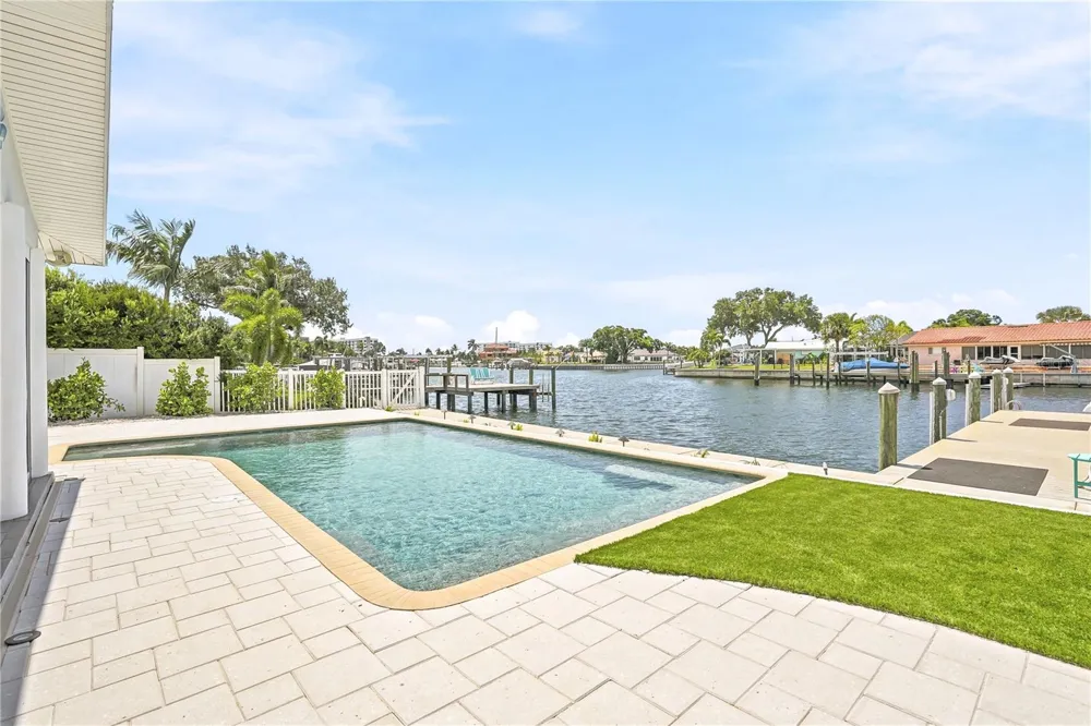 3896 42ND AVENUE S St Petersburg, FL 33711