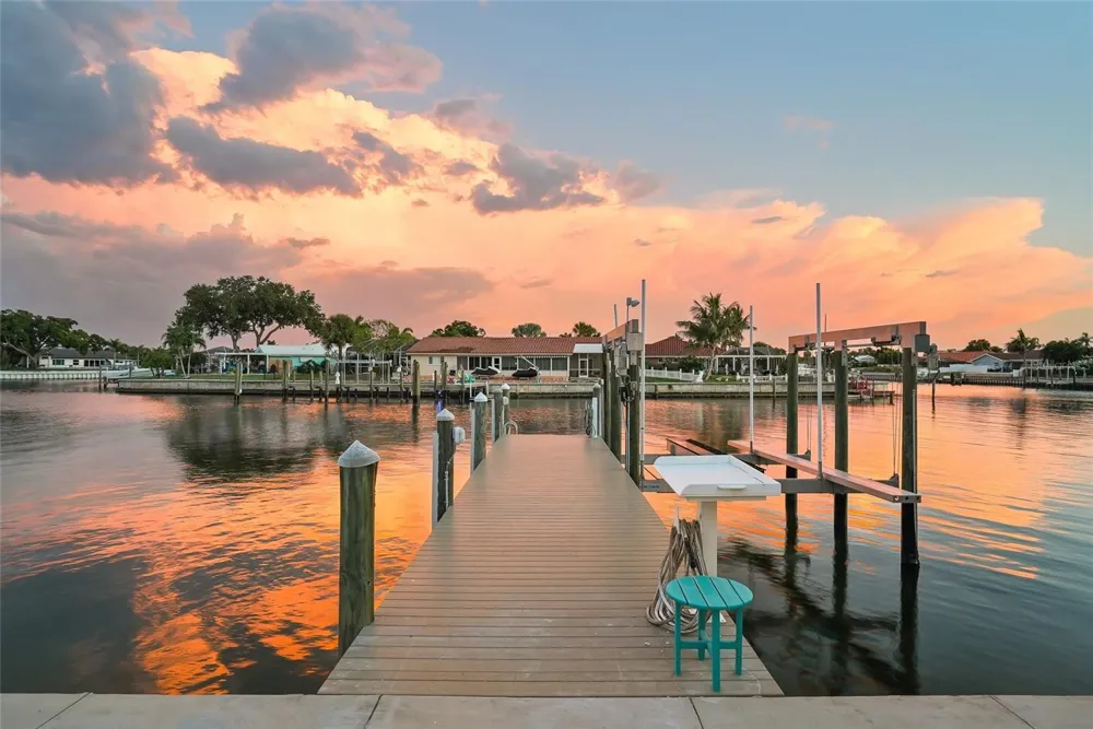 3896 42ND AVENUE S St Petersburg, FL 33711
