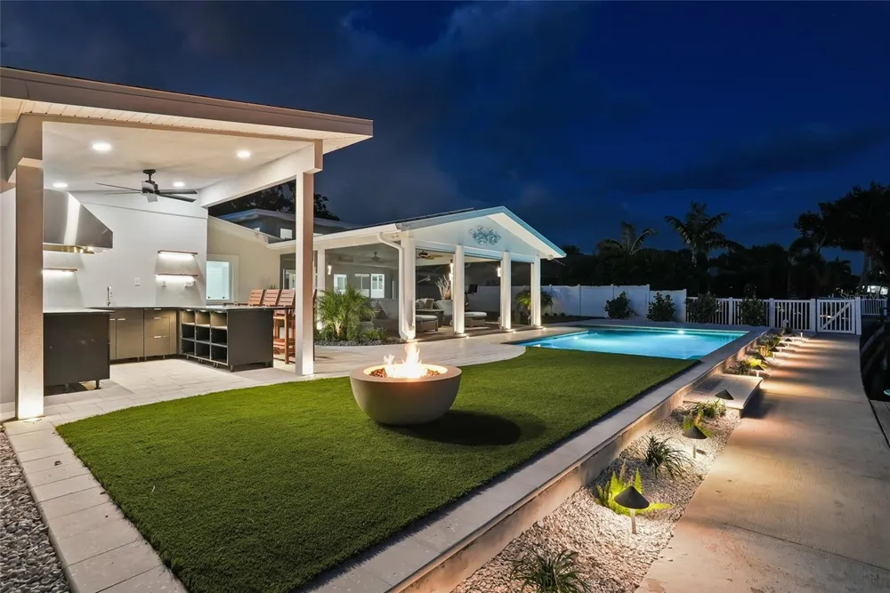 3896 42ND AVENUE S St Petersburg, FL 33711