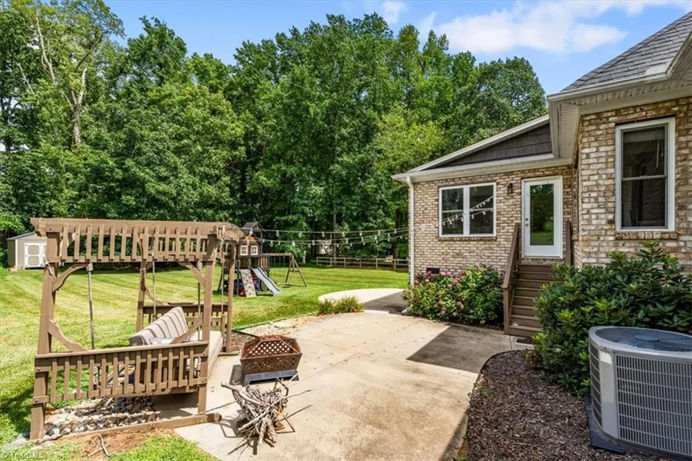 592 Carson Ridge Drive Oak Ridge, NC 27310