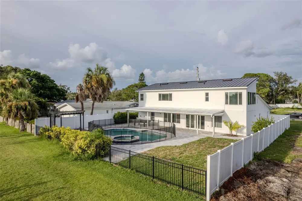 5400 DENVER STREET NE St Petersburg, FL 33703