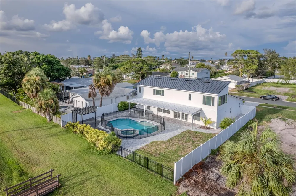 5400 DENVER STREET NE St Petersburg, FL 33703