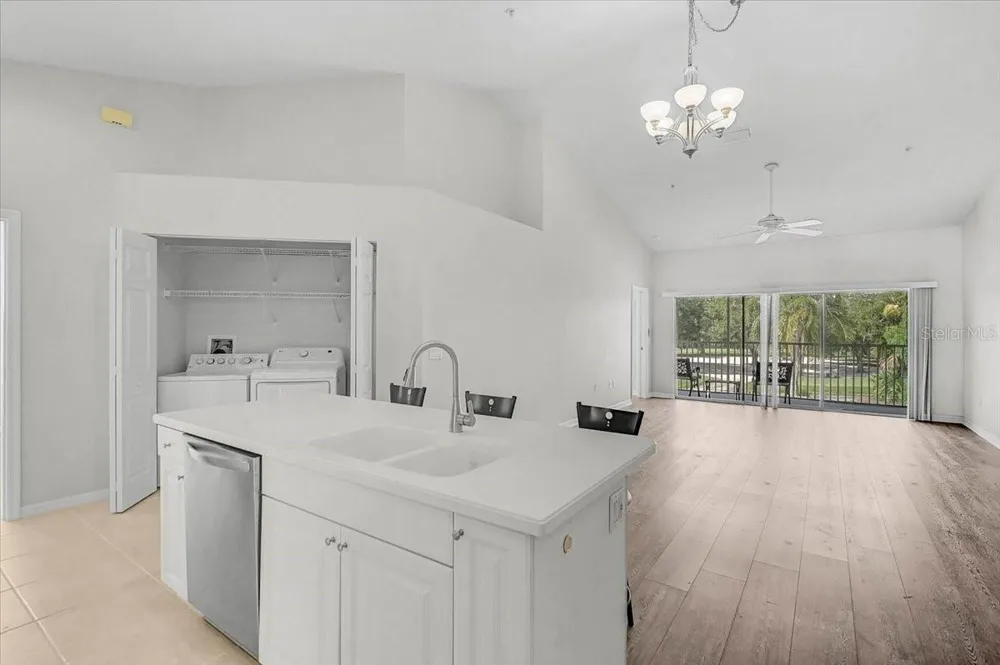 6870 FAIRVIEW TERRACE Bradenton, FL 34203