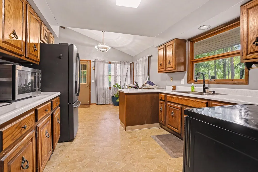 11091 W DRIVE Bellevue, MI 49021