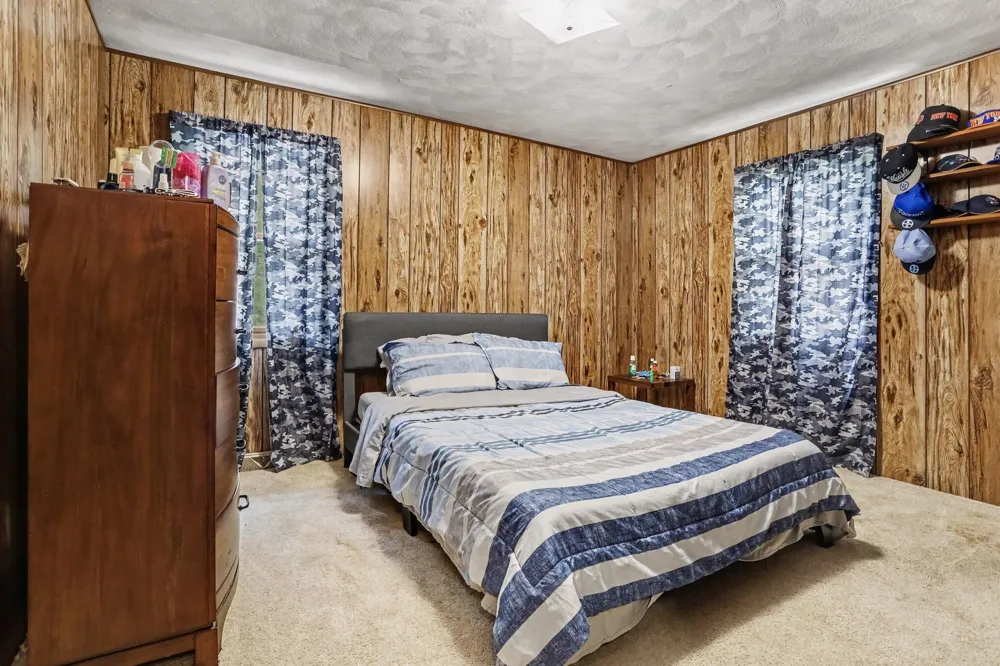 11091 W DRIVE Bellevue, MI 49021
