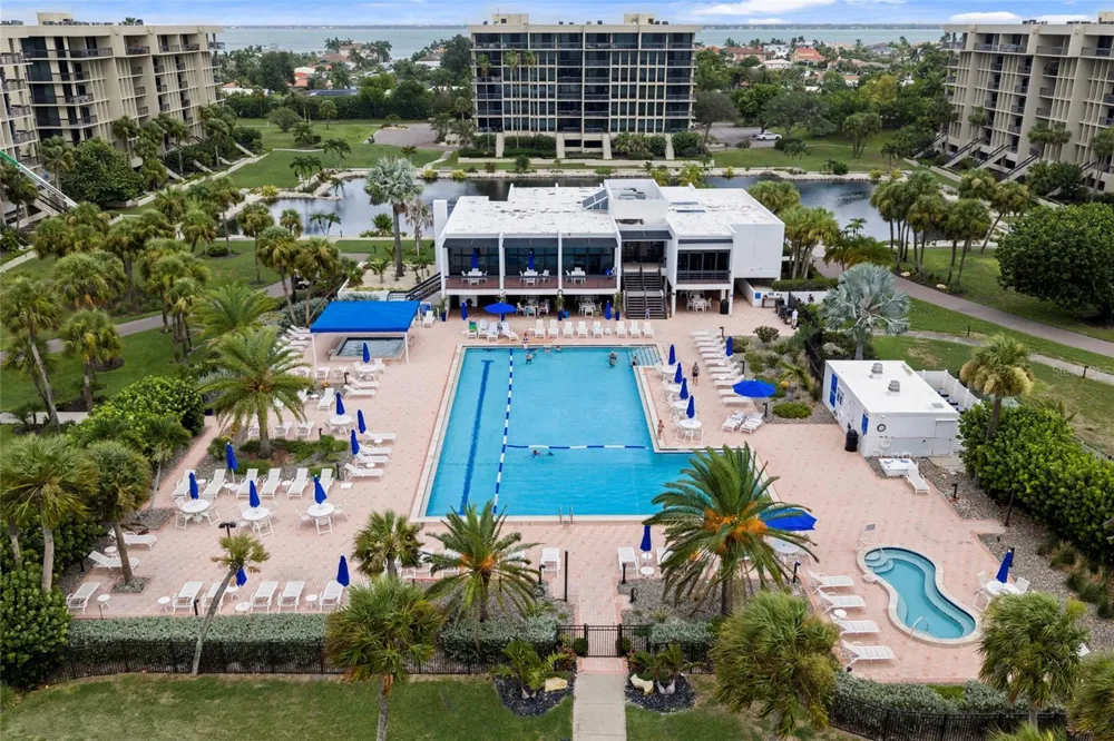 1095 GULF OF MEXICO DRIVE #303 Longboat Key, FL 34228