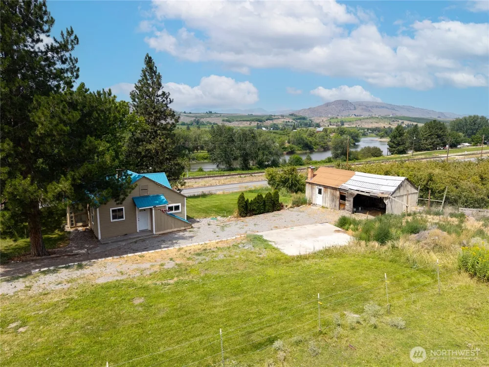 31952 A Highway 97 Tonasket, WA 98855
