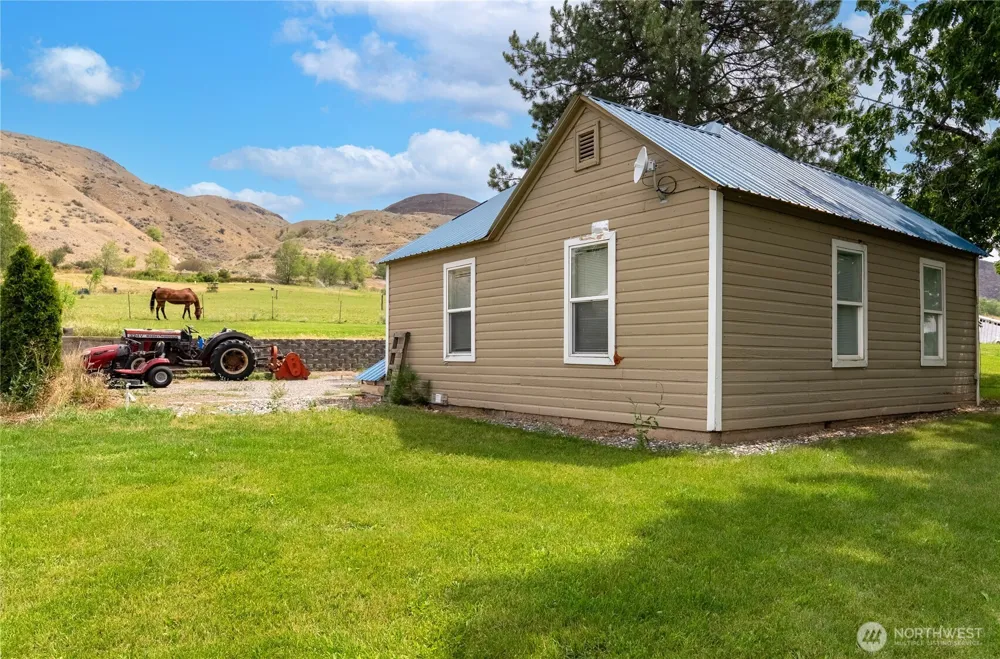 31952 A Highway 97 Tonasket, WA 98855