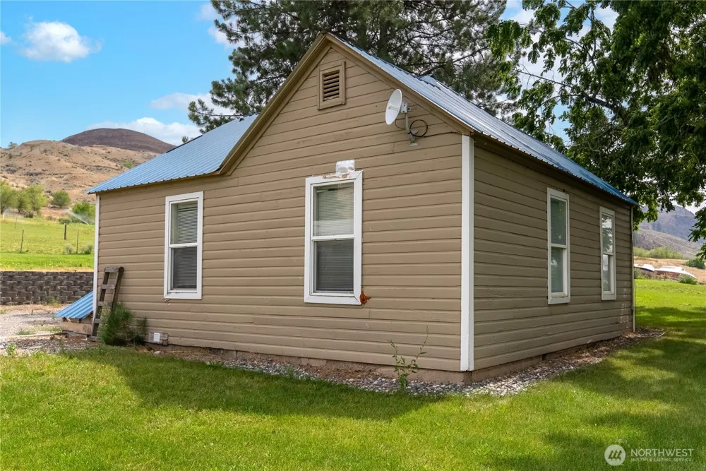 31952 A Highway 97 Tonasket, WA 98855