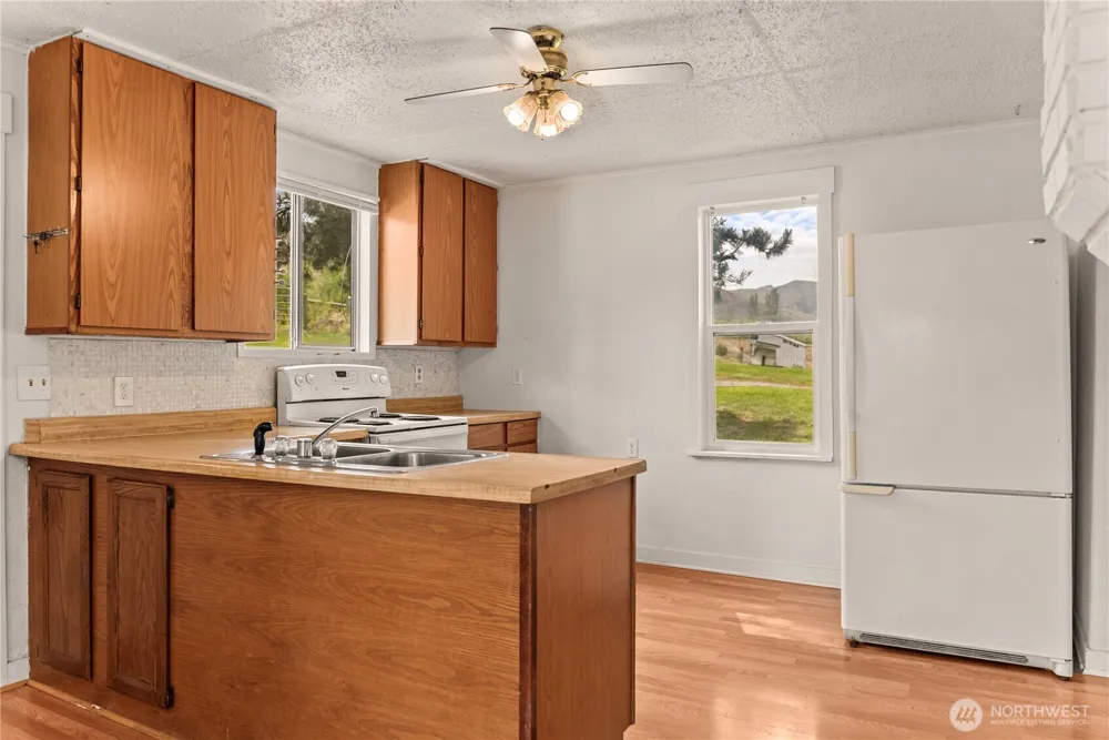 31952 A Highway 97 Tonasket, WA 98855
