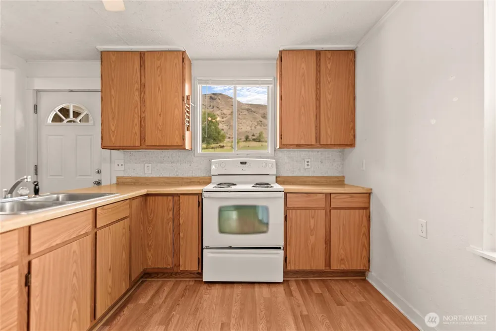 31952 A Highway 97 Tonasket, WA 98855