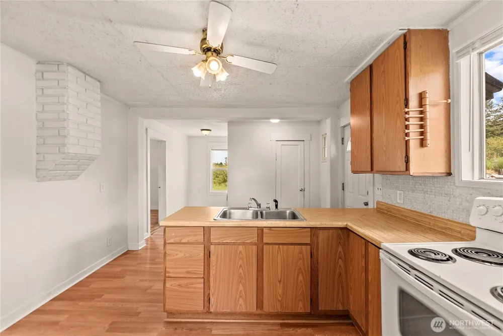 31952 A Highway 97 Tonasket, WA 98855