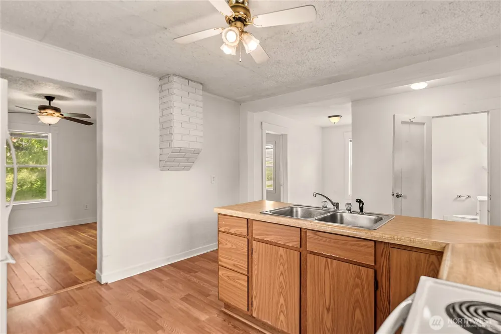 31952 A Highway 97 Tonasket, WA 98855