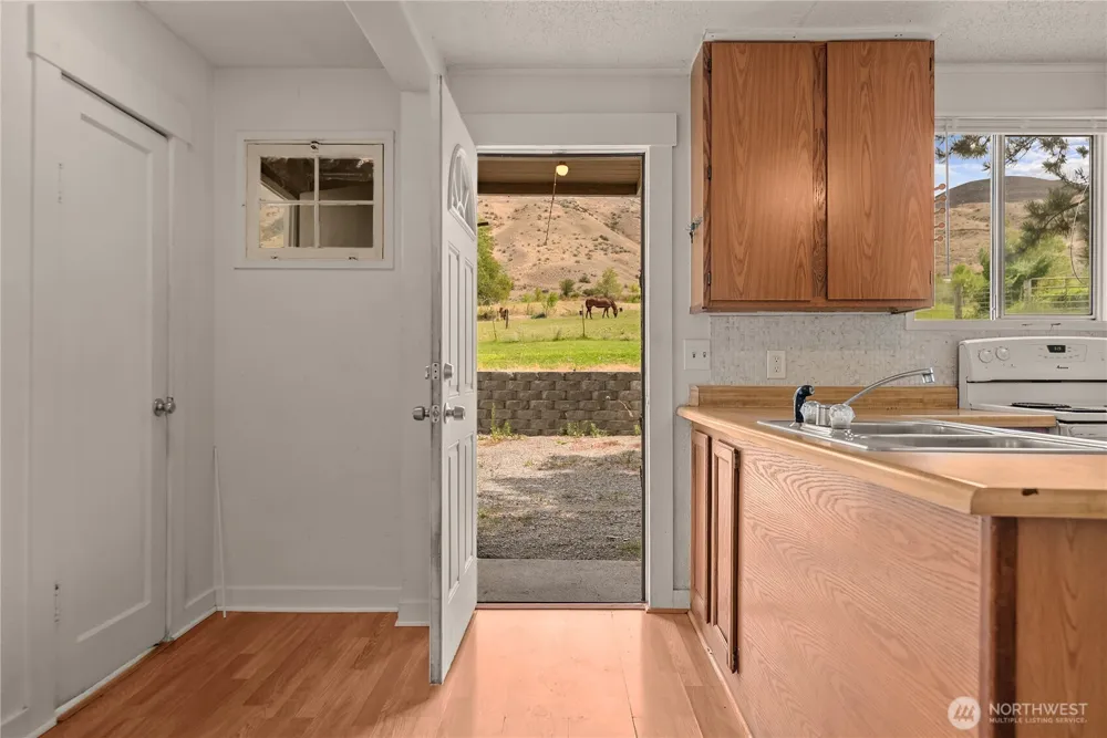 31952 A Highway 97 Tonasket, WA 98855