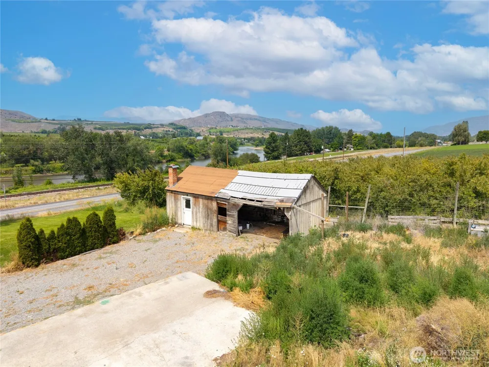 31952 A Highway 97 Tonasket, WA 98855