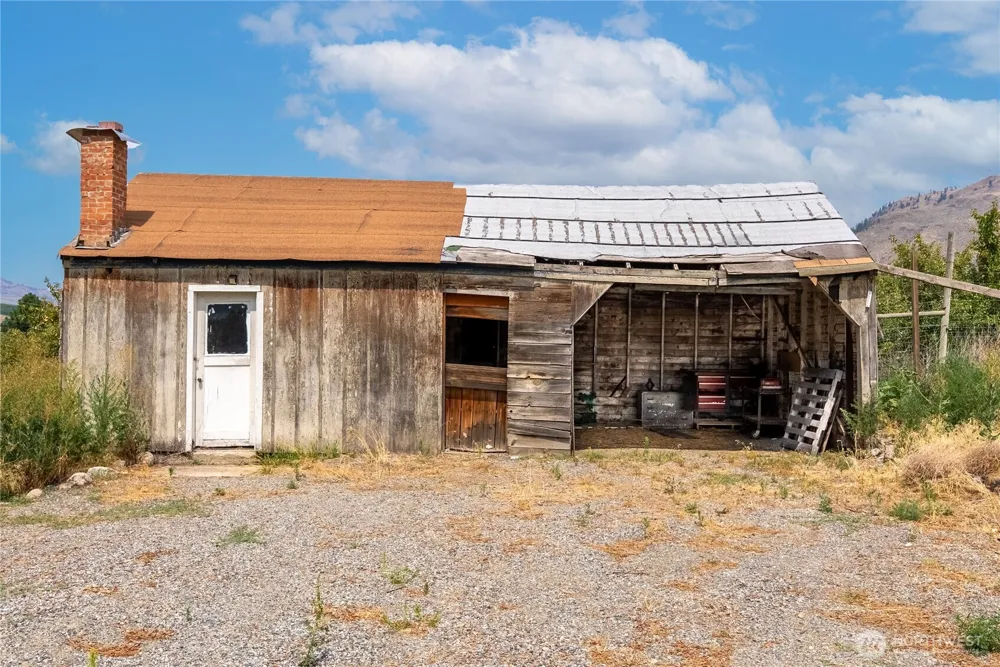 31952 A Highway 97 Tonasket, WA 98855