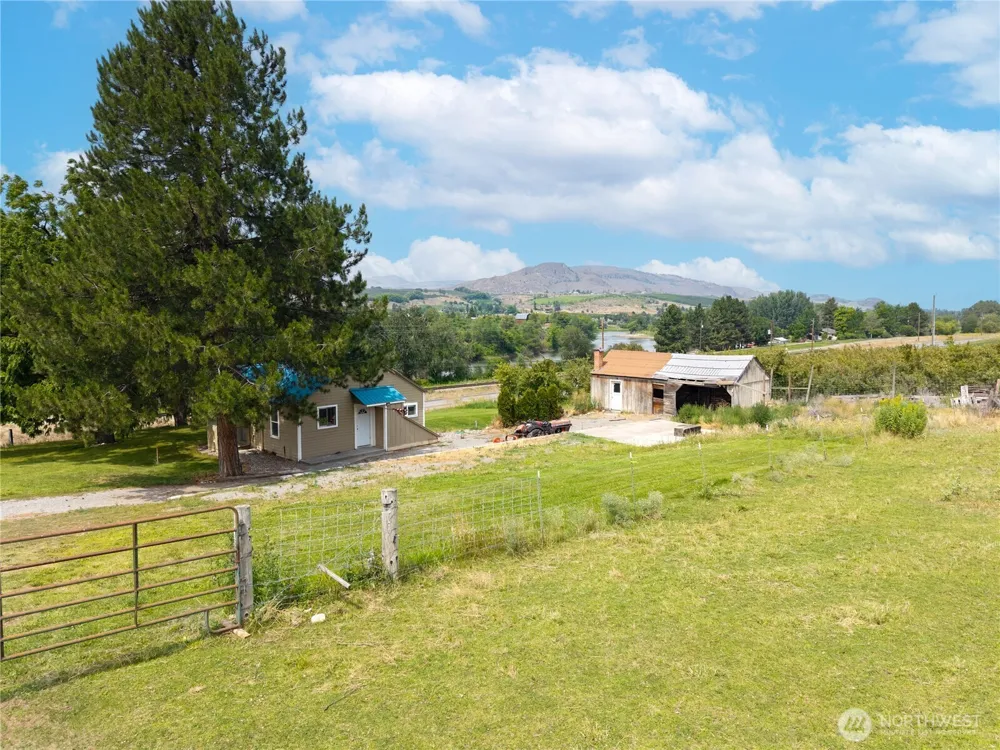 31952 A Highway 97 Tonasket, WA 98855
