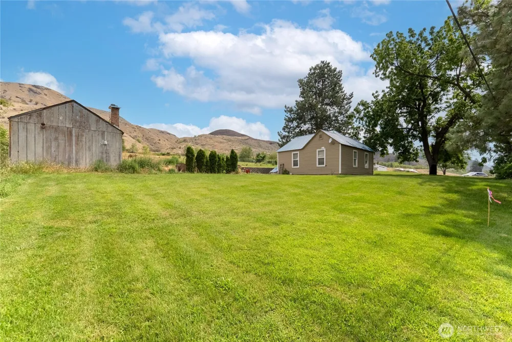 31952 A Highway 97 Tonasket, WA 98855