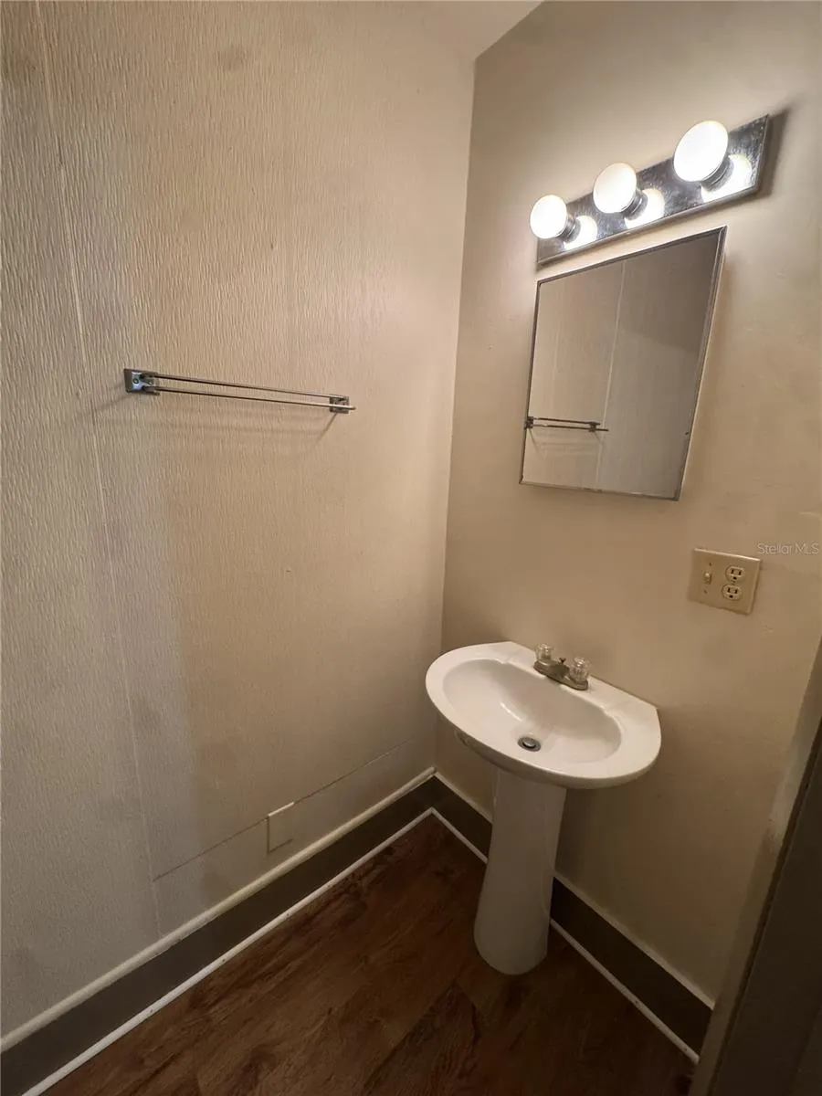 4025 SW 20TH DRIVE Gainesville, FL 32608