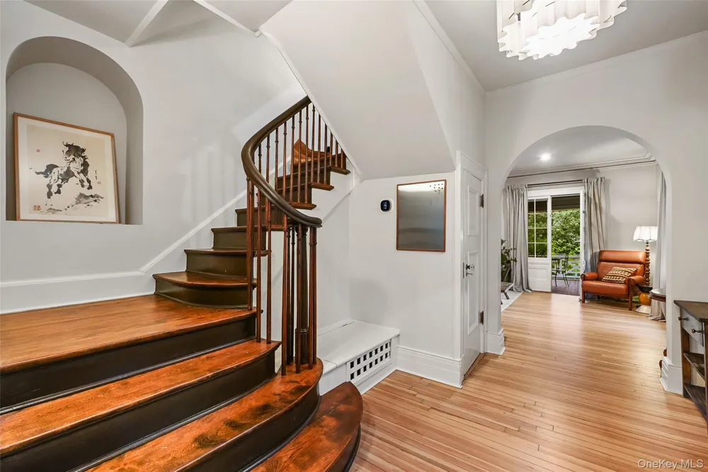 11 Maple Avenue Larchmont, NY 10538