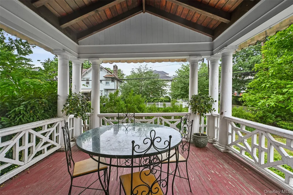 11 Maple Avenue Larchmont, NY 10538