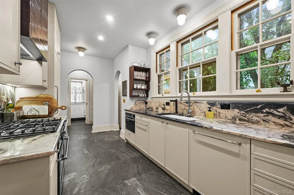 11 Maple Avenue Larchmont, NY 10538