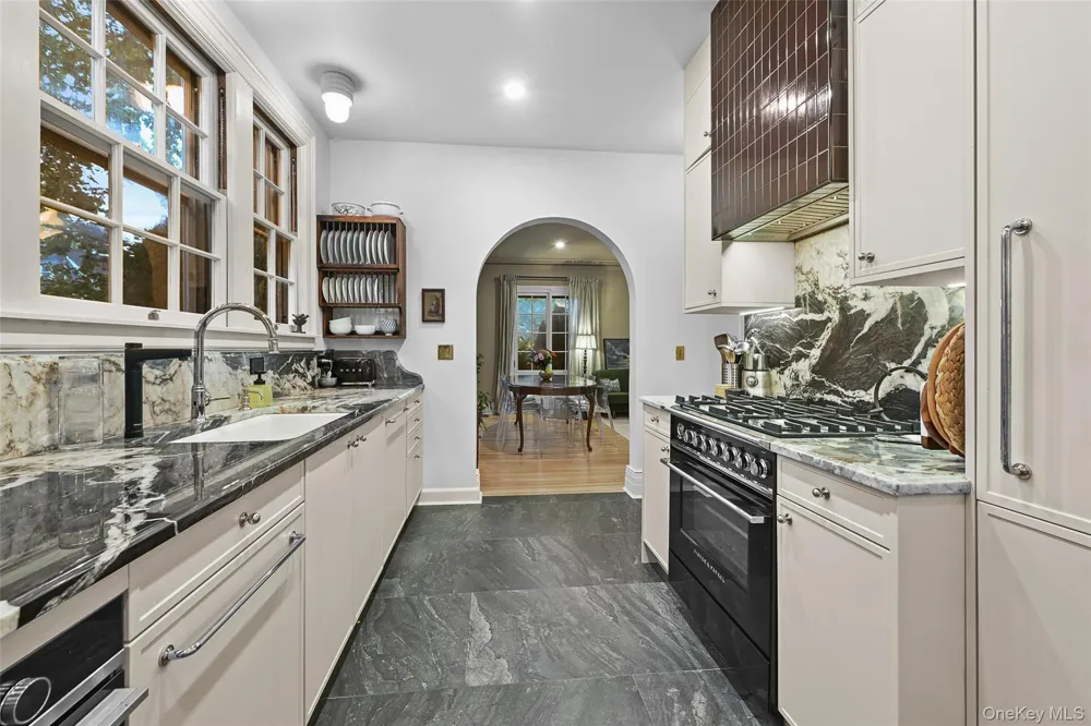 11 Maple Avenue Larchmont, NY 10538