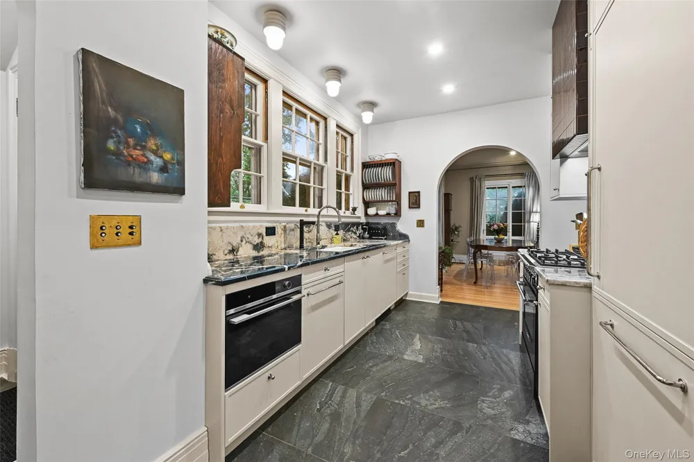 11 Maple Avenue Larchmont, NY 10538