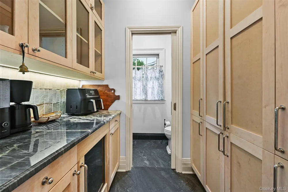 11 Maple Avenue Larchmont, NY 10538