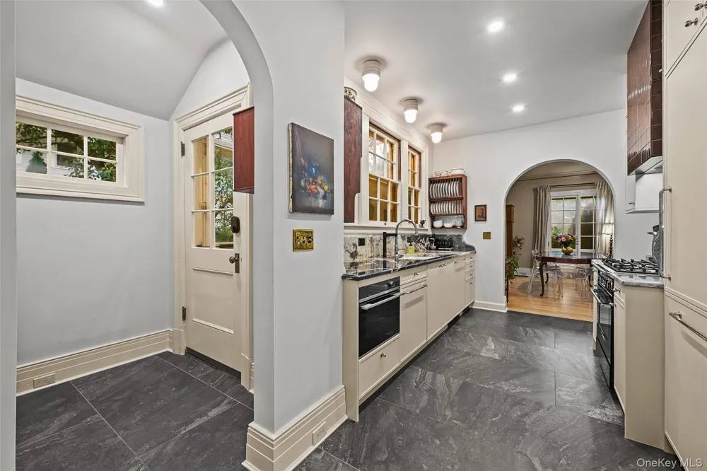 11 Maple Avenue Larchmont, NY 10538