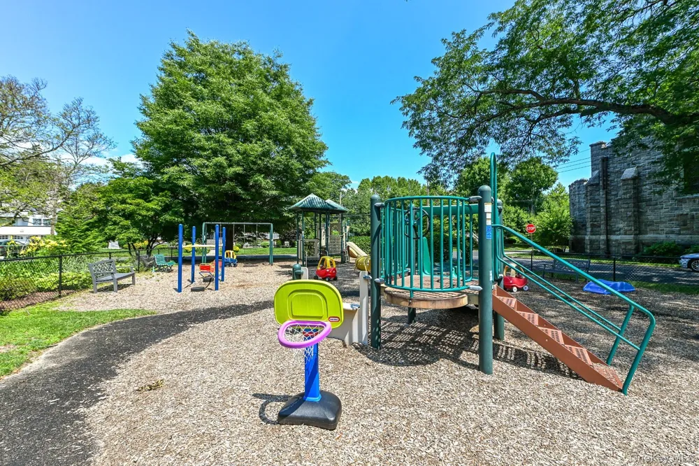 11 Maple Avenue Larchmont, NY 10538