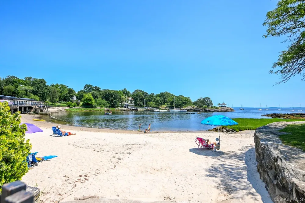 11 Maple Avenue Larchmont, NY 10538