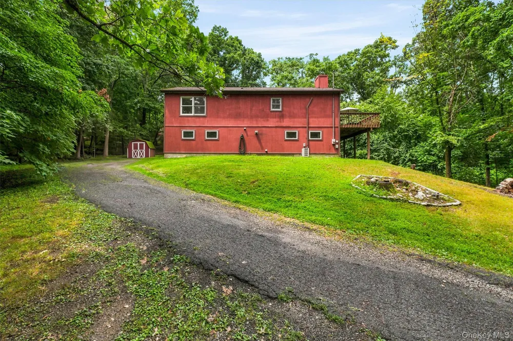 35 Moccasin View Road Fishkill, NY 12524