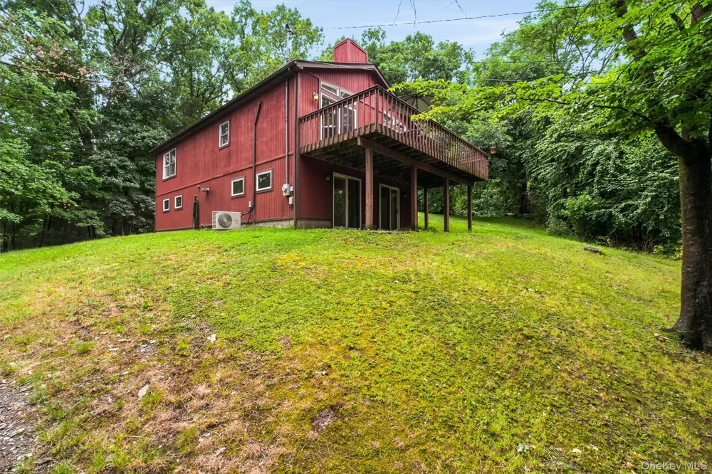 35 Moccasin View Road Fishkill, NY 12524