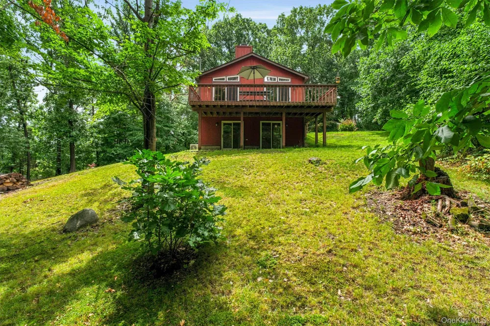 35 Moccasin View Road Fishkill, NY 12524