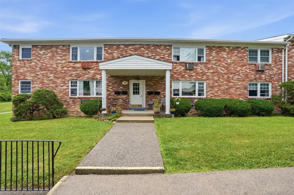 136 Chestnut Street #9B New Paltz, NY 12561