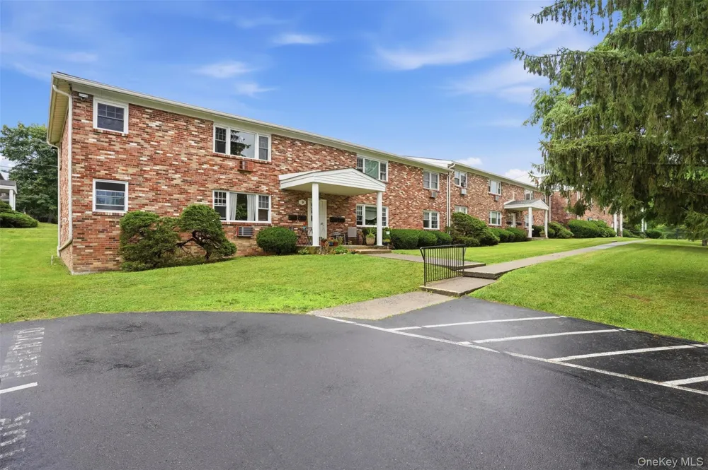 136 Chestnut Street #9B New Paltz, NY 12561