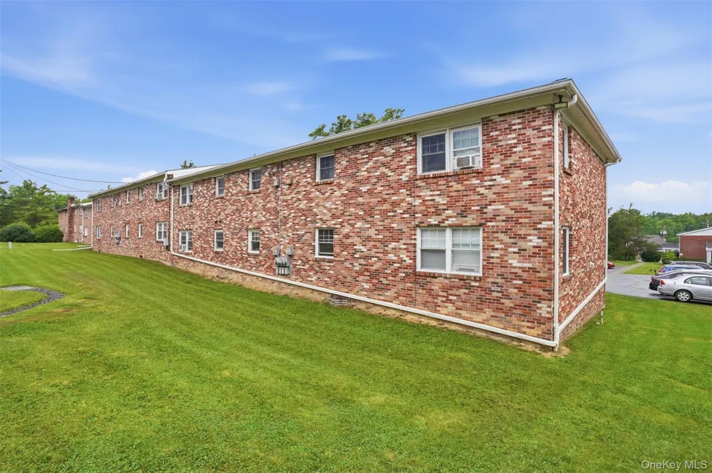 136 Chestnut Street #9B New Paltz, NY 12561