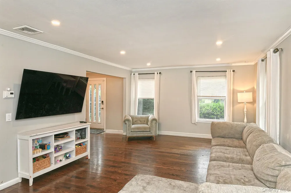 2 Buckingham Meadow Road East Setauket, NY 11733