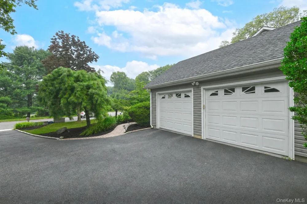 2 Buckingham Meadow Road East Setauket, NY 11733