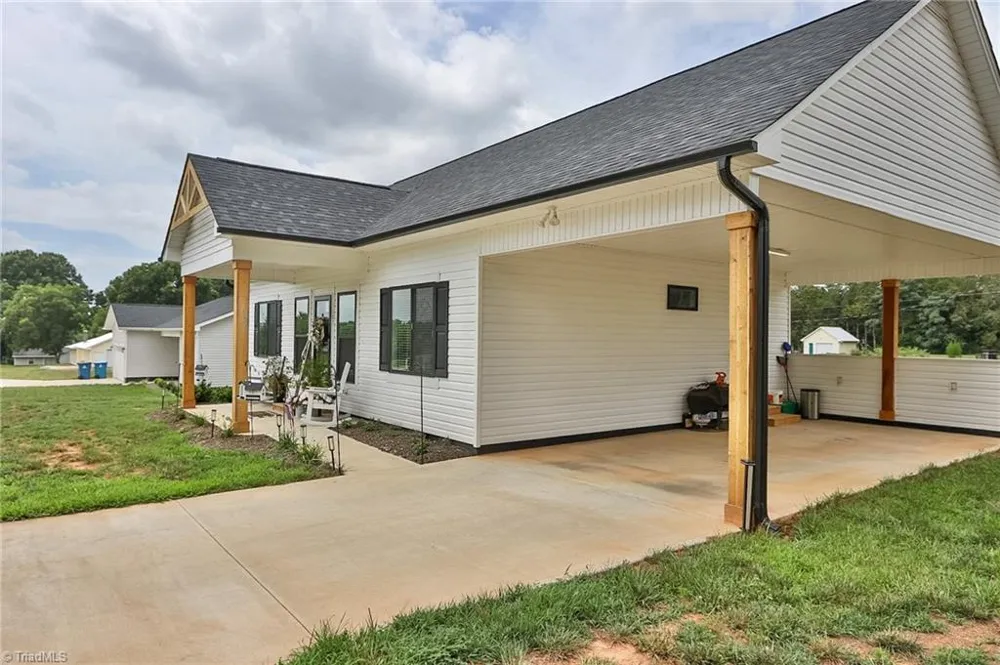 1307 Unifi Industrial Drive Yadkinville, NC 27055