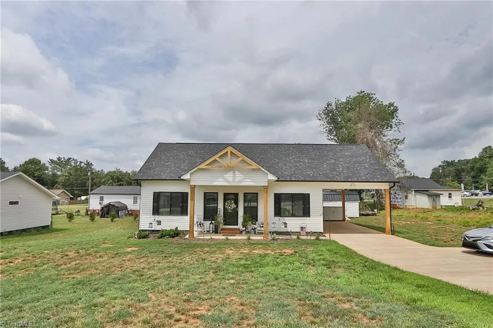 1307 Unifi Industrial Drive Yadkinville, NC 27055