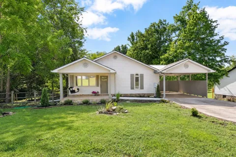 97 Bay Ln
