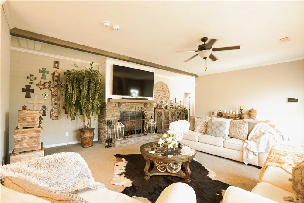 618 E School Street Benavides, TX 78341