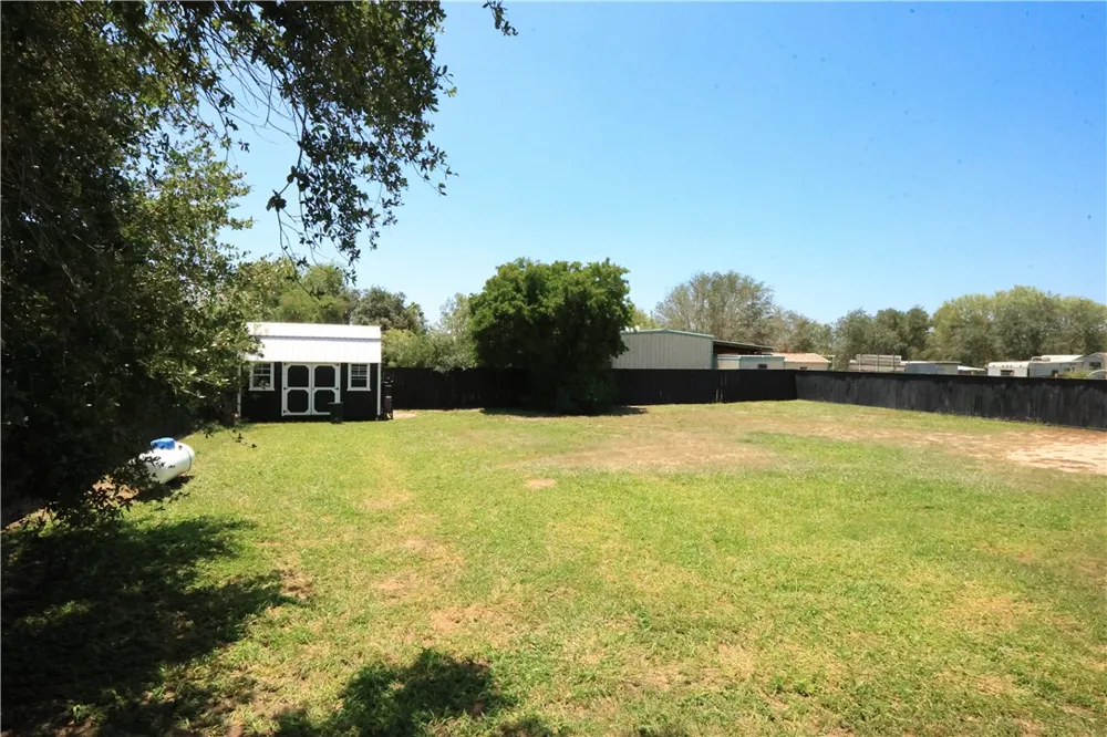 618 E School Street Benavides, TX 78341