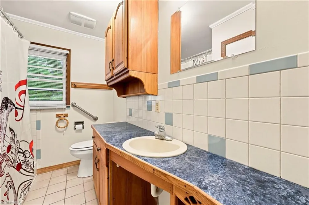 719 Greenwood Drive Burlington, NC 27217