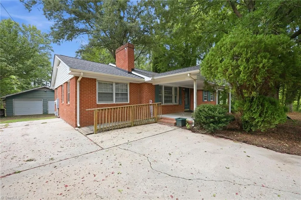 719 Greenwood Drive Burlington, NC 27217